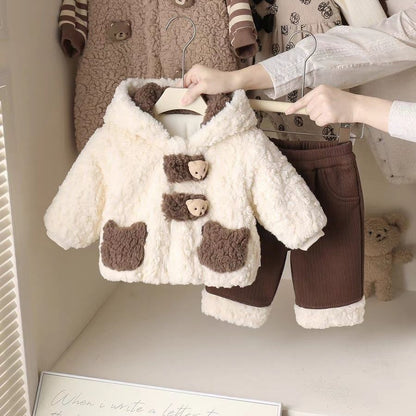 Warmes Baby-Kleidungsset – Beigefarbener Mantel mit brauner Hose