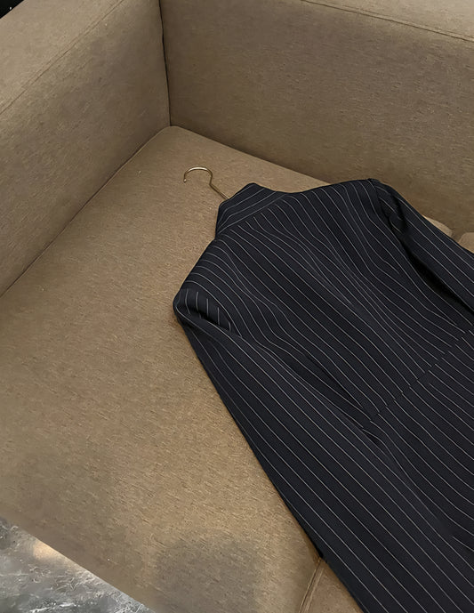 Tailleur jupe à fines rayures 
