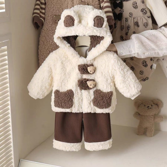 Warmes Baby-Kleidungsset – Beigefarbener Mantel mit brauner Hose