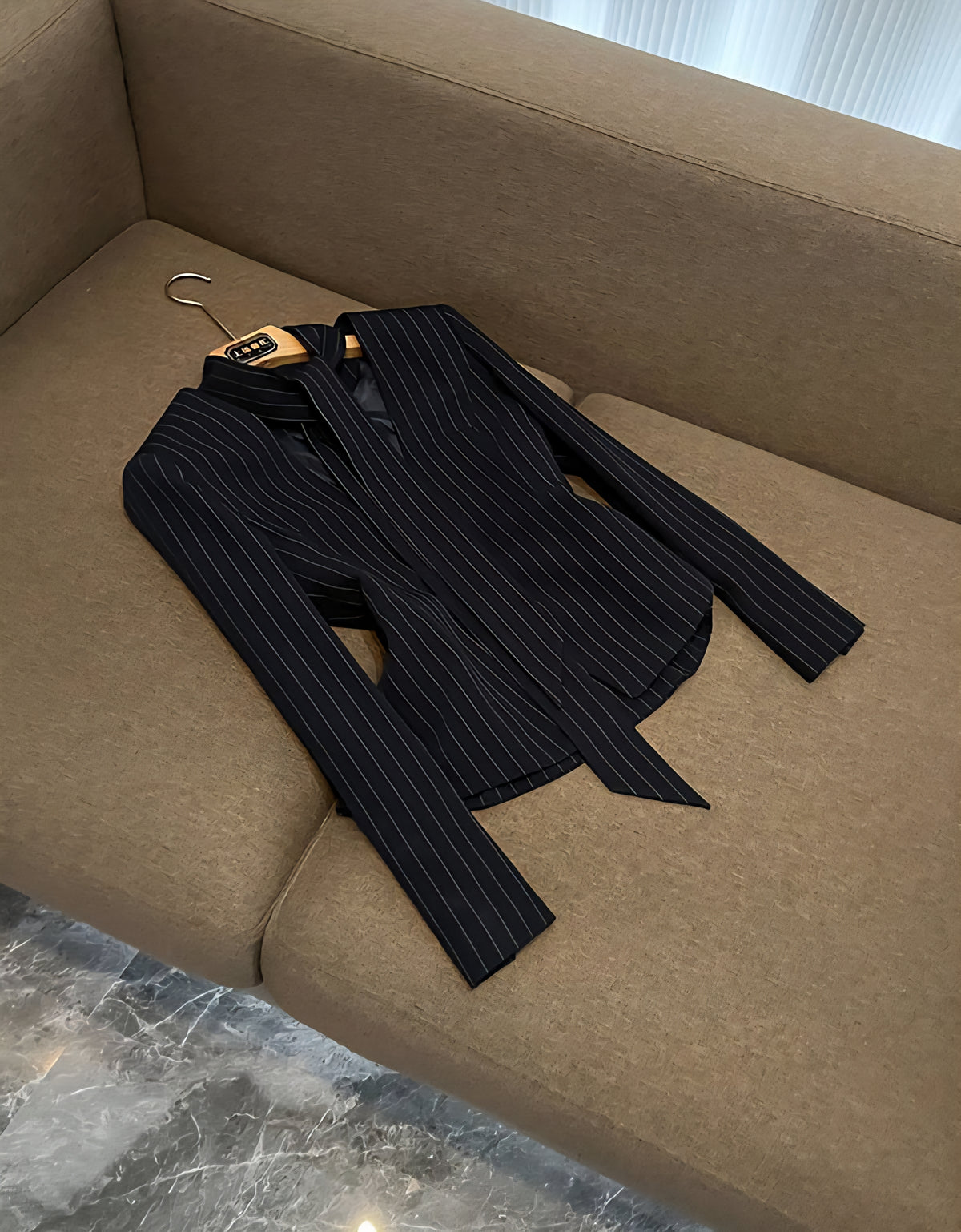 Nadelstreifen-Rockanzug 