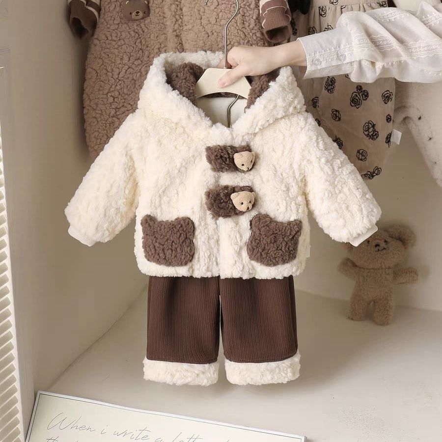Warmes Baby-Kleidungsset – Beigefarbener Mantel mit brauner Hose